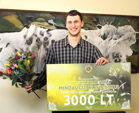 Studentui įteikta 3000 litų stipendija Studentui įteikta 3000 litų stipendija