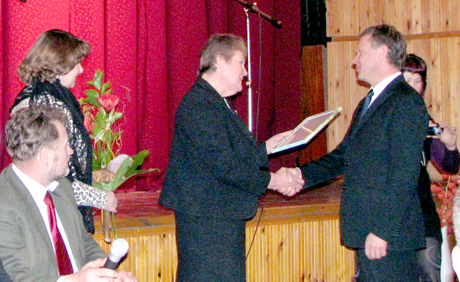 Korupcijos skandalo veikėjai gali vėl tapti Radviliškio konservatorių vadais Korupcijos skandalo veikėjai gali vėl tapti Radviliškio konservatorių vadais