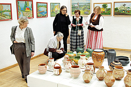 Tautodailininkų parodoje atgyja tradicijos Tautodailininkų parodoje atgyja tradicijos