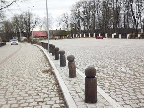 Rekonstruota aikštė sužvilgo akmenimis Rekonstruota aikštė sužvilgo akmenimis