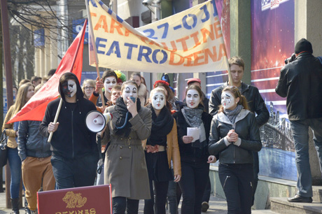 Teatro dieną šventė studentai Teatro dieną šventė studentai