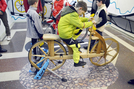 Dviračių muziejuje galima lenktyniauti ir Leonardo da Vinčio dviračiu Dviračių muziejuje galima lenktyniauti ir Leonardo da Vinčio dviračiu