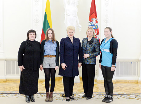Geriausiuosius apdovanojo Prezidentė