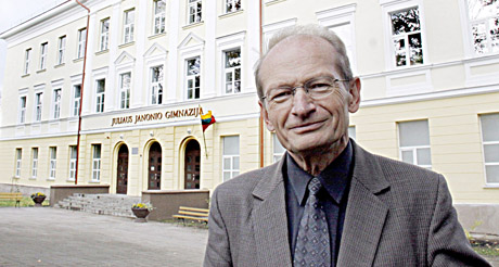 Valdžios kirtis mokyklai: atimti ir padalinti