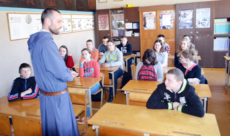 Mokiniai susitiko su vienuoliais Mokiniai susitiko su vienuoliais