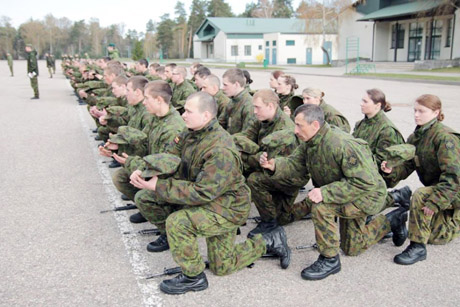 Savanoriška ka­ro tarnyba – iššūkis ir merginoms