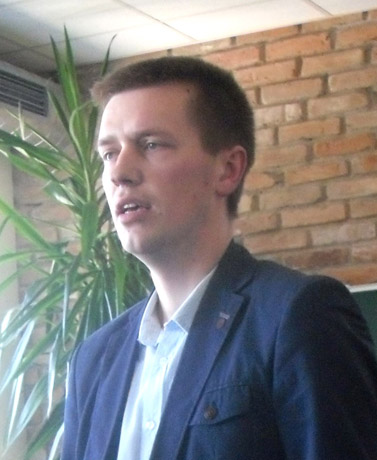 Reikia pinigų? Pajudink savo užpakalį Reikia pinigų? Pajudink savo užpakalį