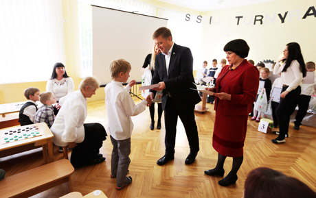 Ikimokyklinukai žaidė šaškėmis Ikimokyklinukai žaidė šaškėmis