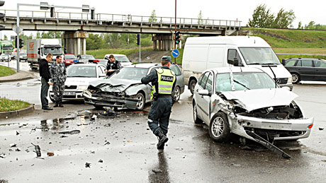 Trijose avarijose sužaloti šeši žmonės Trijose avarijose sužaloti šeši žmonės