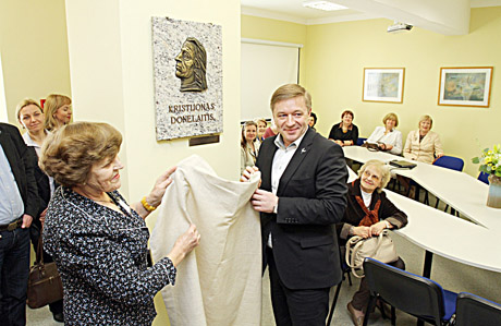 Šiaulių universitete atidengtas Kristijono Donelaičio bareljefas