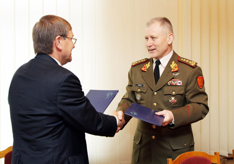 Šiaulių savivaldybė bendradarbiaus su kariuomene