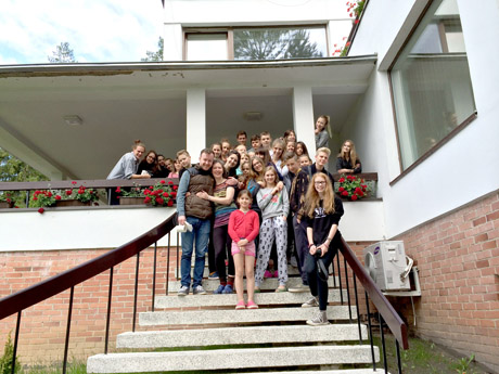 Jauni menininkai mokė vaikus kurti teatrą Jauni menininkai mokė vaikus kurti teatrą