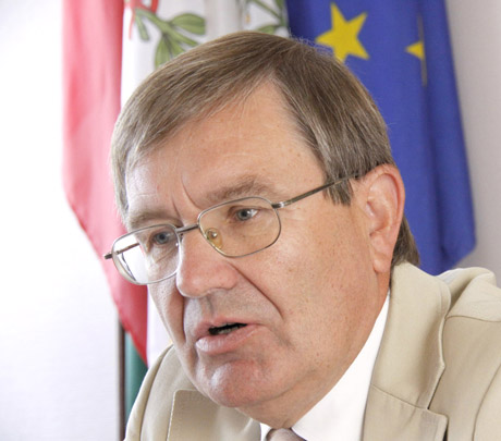 Mero kėdė siūbuoja nuo pretendentų Mero kėdė siūbuoja nuo pretendentų