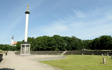 Saulės laikrodžio aikštė dvelkia sovietmečiu