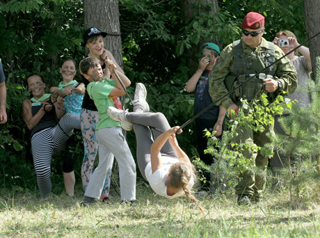 Salduvės parke moksleiviai išbandė kariškas užduotis