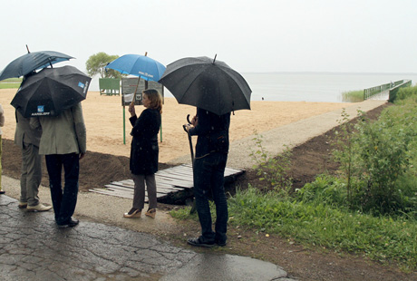 Prie Rėkyvos ežero mėgausimės smėlio paplūdimiu