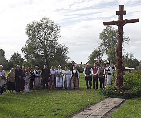 Žvelgaičių kaimo šventė su nauja kapela Žvelgaičių kaimo šventė su nauja kapela