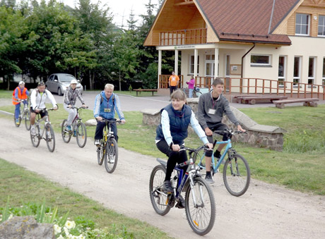 Tautiniam šokiui kvietė visus Tautiniam šokiui kvietė visus