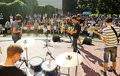 Amfiteatro sceną suteikė jauniems atlikėjams Amfiteatro sceną suteikė jauniems atlikėjams