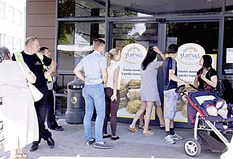 Šiauliuose uždarytas prekybos centras, „užstrigo“ Savivaldybė