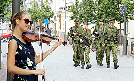 Šiaulių centre – ginkluoti kariai
