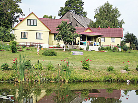 Atostogauti kaime pasikvietė ir draugų vaikus Atostogauti kaime pasikvietė ir draugų vaikus