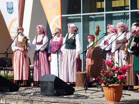 „Ir pajauga žali leipa“ „Ir pajauga žali leipa“