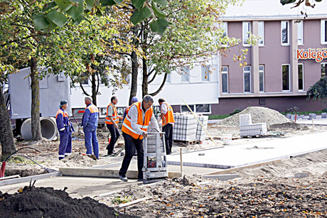 Prie kolegijos aikštė bus su fontanu