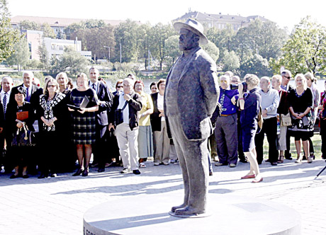 Atidengtas paminklas didžiam Šiaulių vyrui
