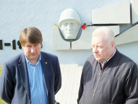 Rusijos ambasadorius aplankė karių kapines Rusijos ambasadorius aplankė karių kapines