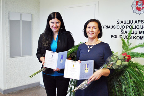 Kriminalistėms įteikti atminimo ženklai Kriminalistėms įteikti atminimo ženklai