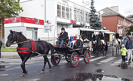 Miesto aikštėje pasidžiaugė rudeniu Miesto aikštėje pasidžiaugė rudeniu