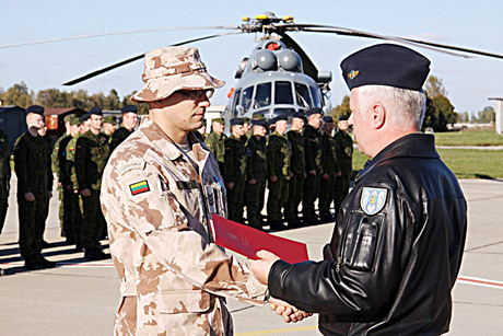 Apdovanoti misiją Afganistane baigę kariai