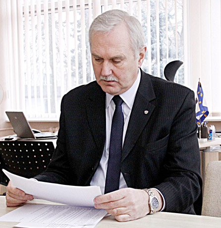 Darbo vietų daugėja, bet atlyginimų šuolio nėra