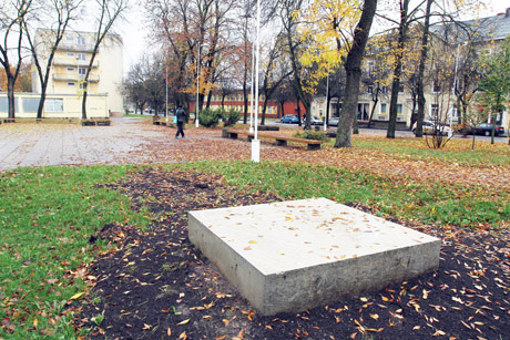 Vėluoja paminklo Jonui Murkai statyba Vėluoja paminklo Jonui Murkai statyba