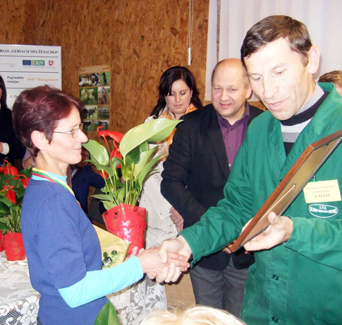 Laurus pelnė melžėjų konkurso naujokė Laurus pelnė melžėjų konkurso naujokė