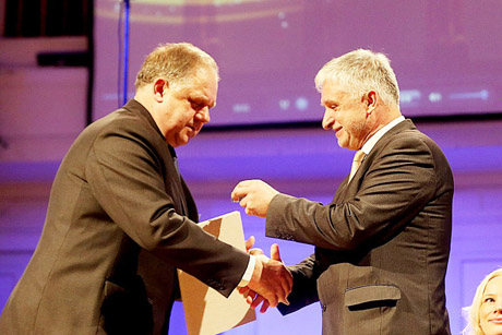 Rektoriui įteiktas Baltijos Asamblėjos medalis