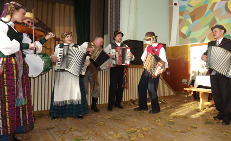 Kirnaičiai vienai dienai tapo Aukštaitijos folkloro sostine Kirnaičiai vienai dienai tapo Aukštaitijos folkloro sostine