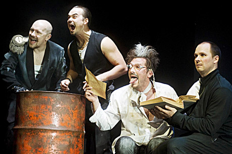 Spektaklis „Mama katinas“ – didysis teatro nuotykis Šiaulių mažiesiems žiūrovams Spektaklis „Mama katinas“ – didysis teatro nuotykis Šiaulių mažiesiems žiūrovams
