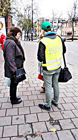 Jaunieji policijos rėmėjai talkino policijai Jaunieji policijos rėmėjai talkino policijai