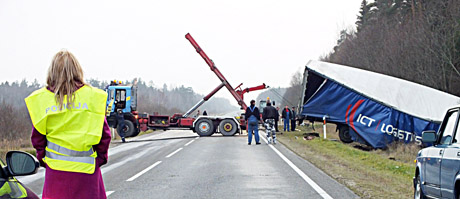 Avarijoje žuvo lengvojo automobilio vairuotojas Avarijoje žuvo lengvojo automobilio vairuotojas