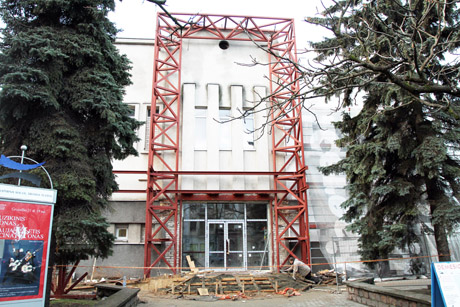 Kodėl architektūros istorija naikinama kultūros žmonių rankomis? Kodėl architektūros istorija naikinama kultūros žmonių rankomis?