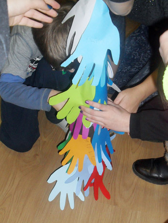 „Draugiškos Kalėdos“ sujungė gimnazistus ir neįgaliuosius