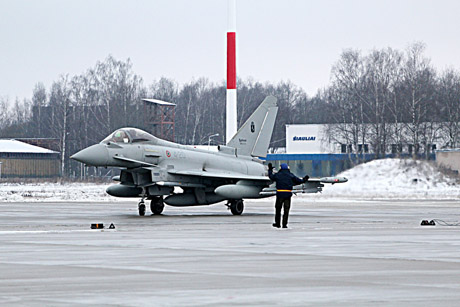 Oro erdvę saugos italai ir lenkai
