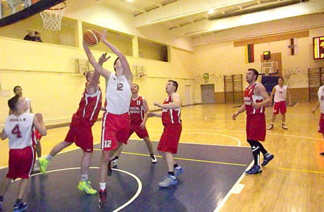 Pirmauja Kairių komanda Pirmauja Kairių komanda