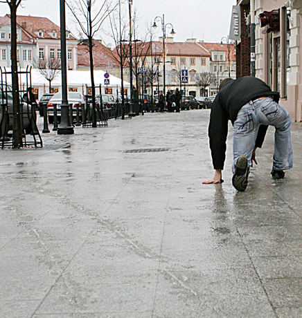 Lūžo kaulai ant slidžių šaligatvių