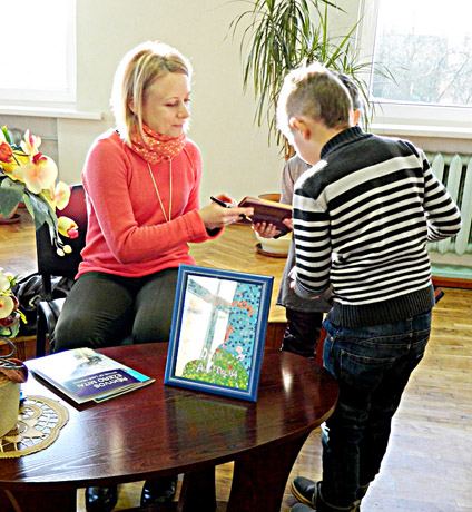 Vaikai susitiko su knygų autore Vaikai susitiko su knygų autore