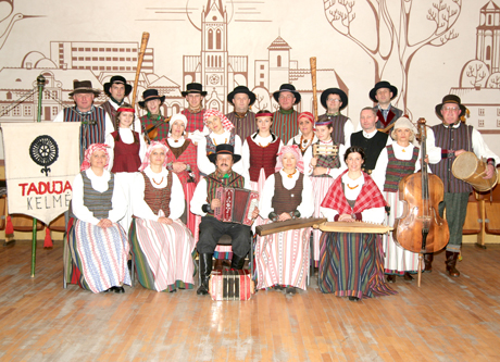 Kelmiškių folkloro kolektyvui – „Aukso paukštė“ Kelmiškių folkloro kolektyvui – „Aukso paukštė“