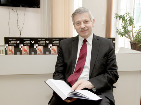 Teisėjas pristatė devintą knygą Teisėjas pristatė devintą knygą