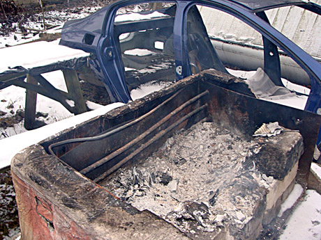 Autoservise degintos pakuotės ir plastikas Autoservise degintos pakuotės ir plastikas